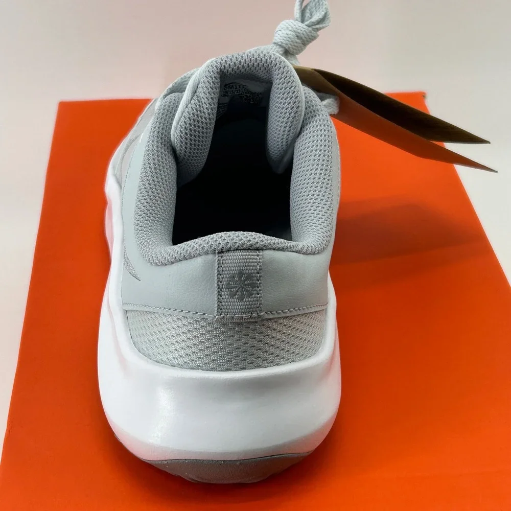 Nike Legend Essential 3 NN Women 9 Platinum Silver DM1119-004 New Gym Training